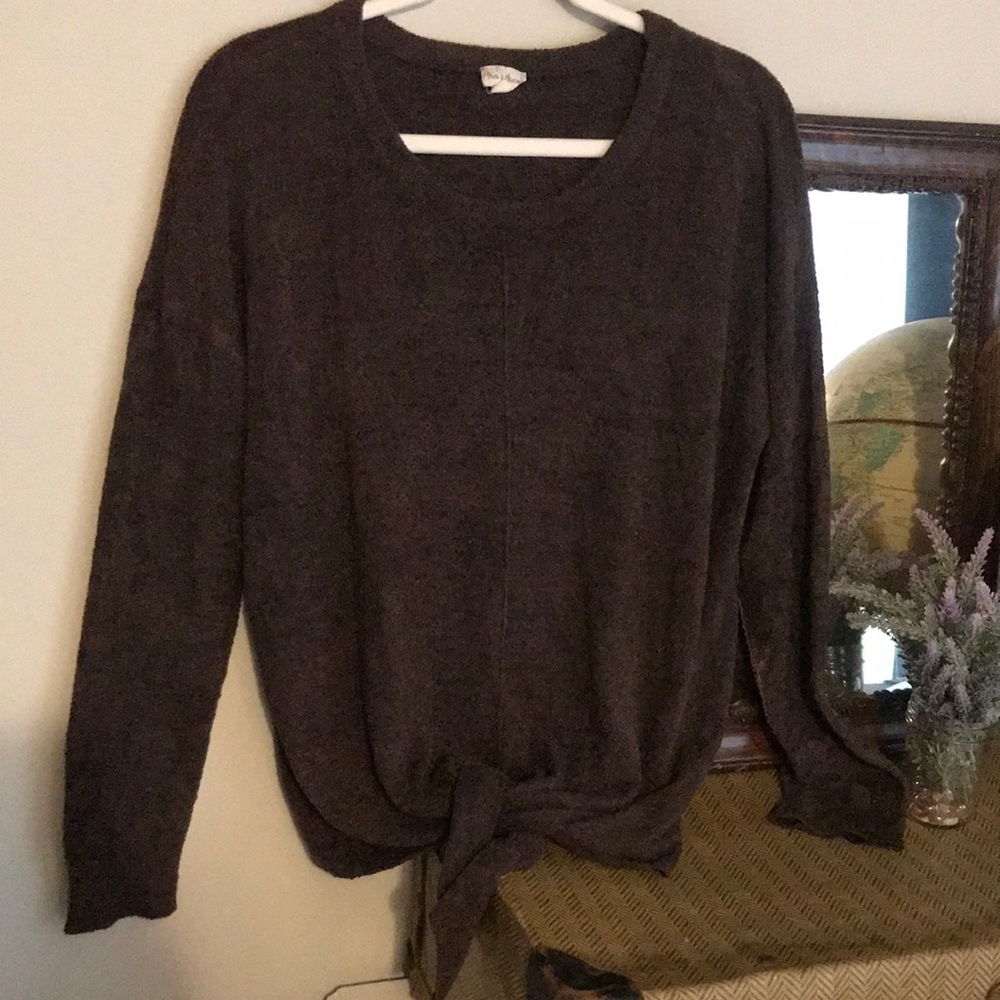 Fuzzy soft tie-front sweater (L)